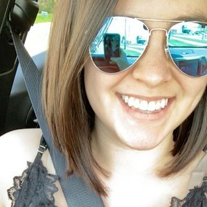 Meet your Posher, Kayla